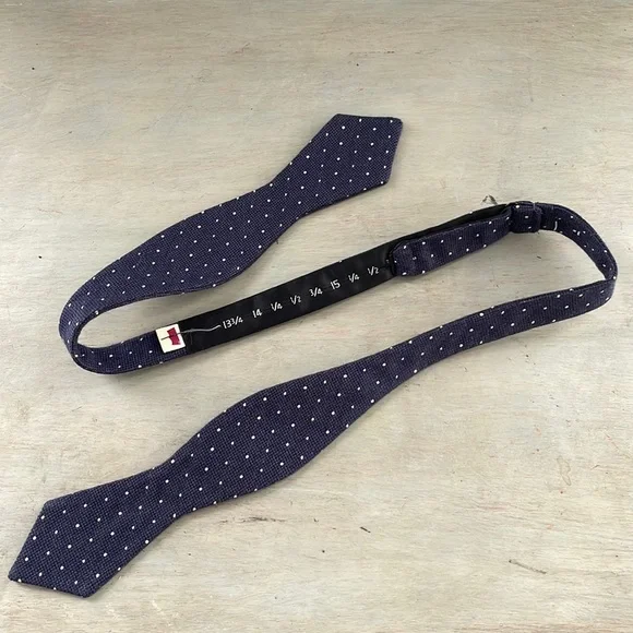 Levi’s polka-dot woven bow tie, navy and white - Picture 2 of 3